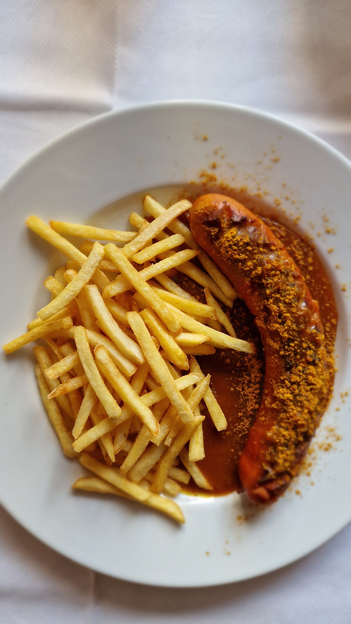 Currywurst mit Pommes Frites